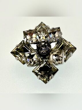 Vintage WEISSCO Signed Clear  Rhinestone Scatter Pin 3/4” Mid Century Brooch